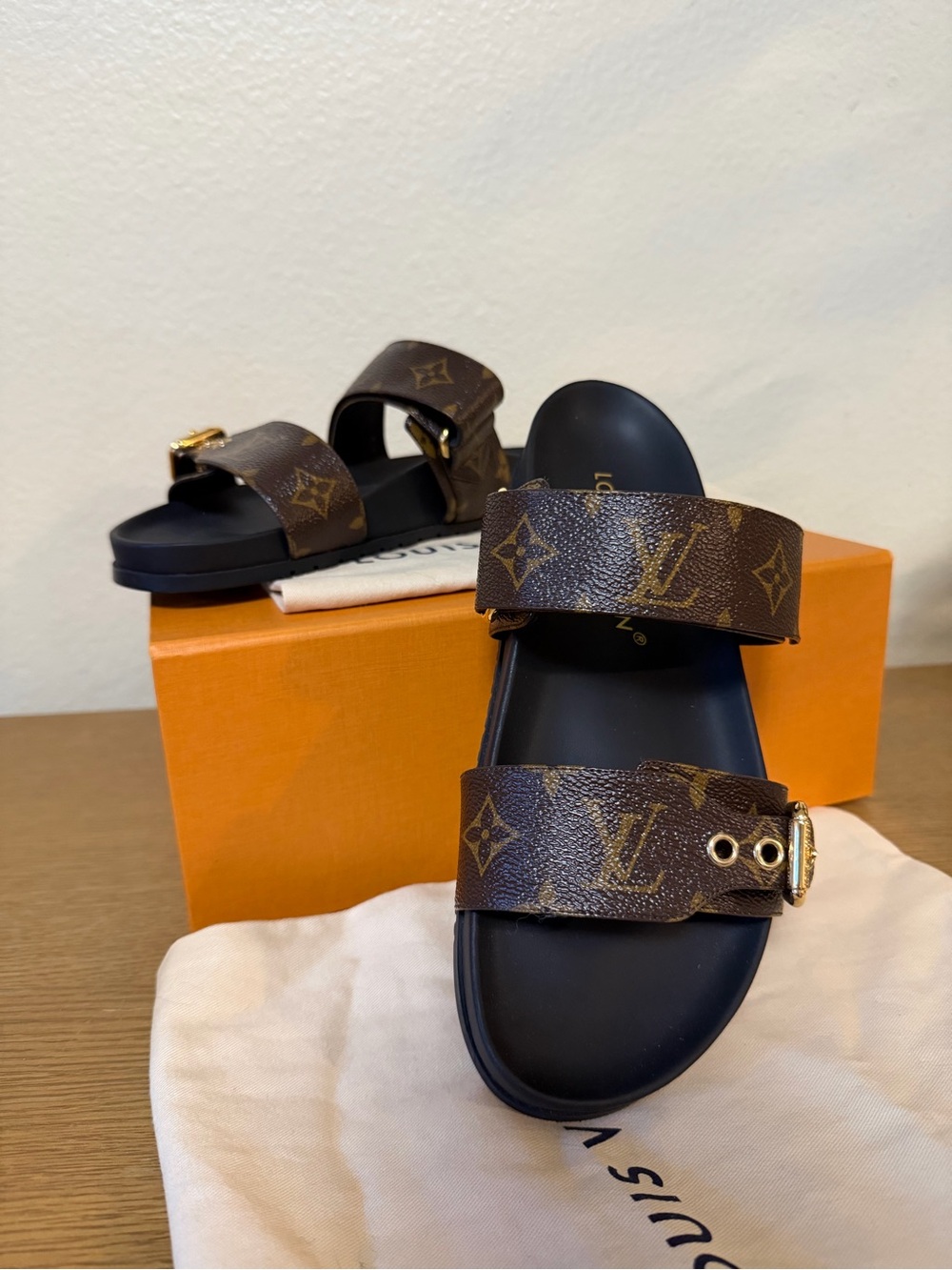 NEW WITH BOX!! Louis Vuitton Bom Dia Flat Comfort Mule Size 39 1AAW8J